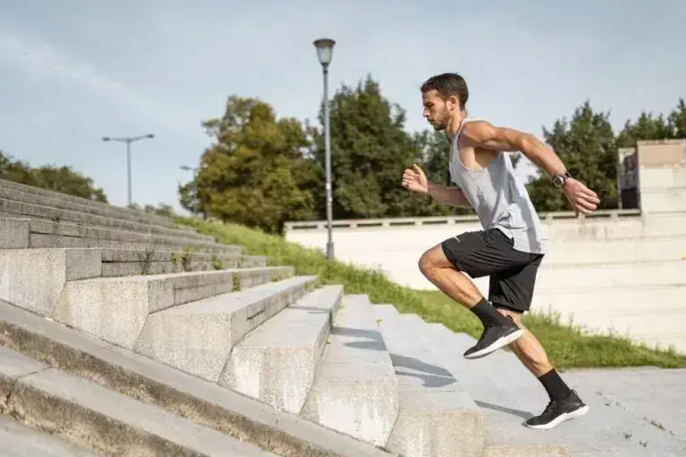 Isotoonilised joogid ja vedelikutarbimine: juhend maratonijooksjatele