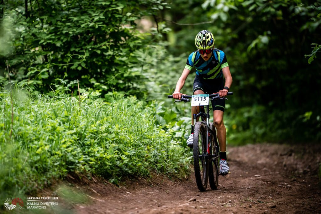 MTB ratturid LVM-i metsarajal võistlemas